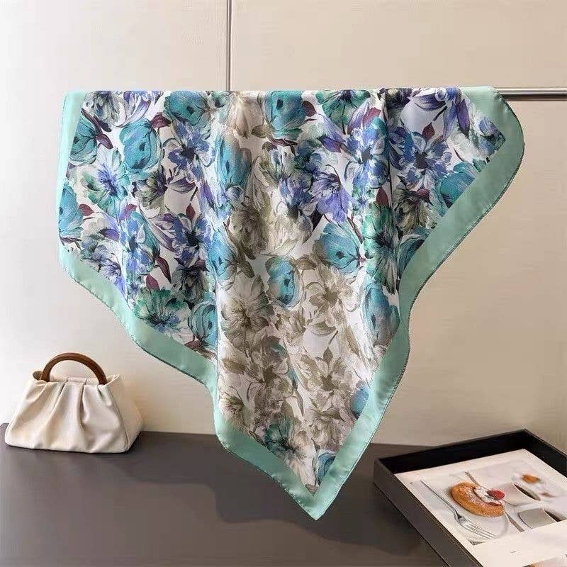 Ada Scarf touch silk 70x70 flower pattern