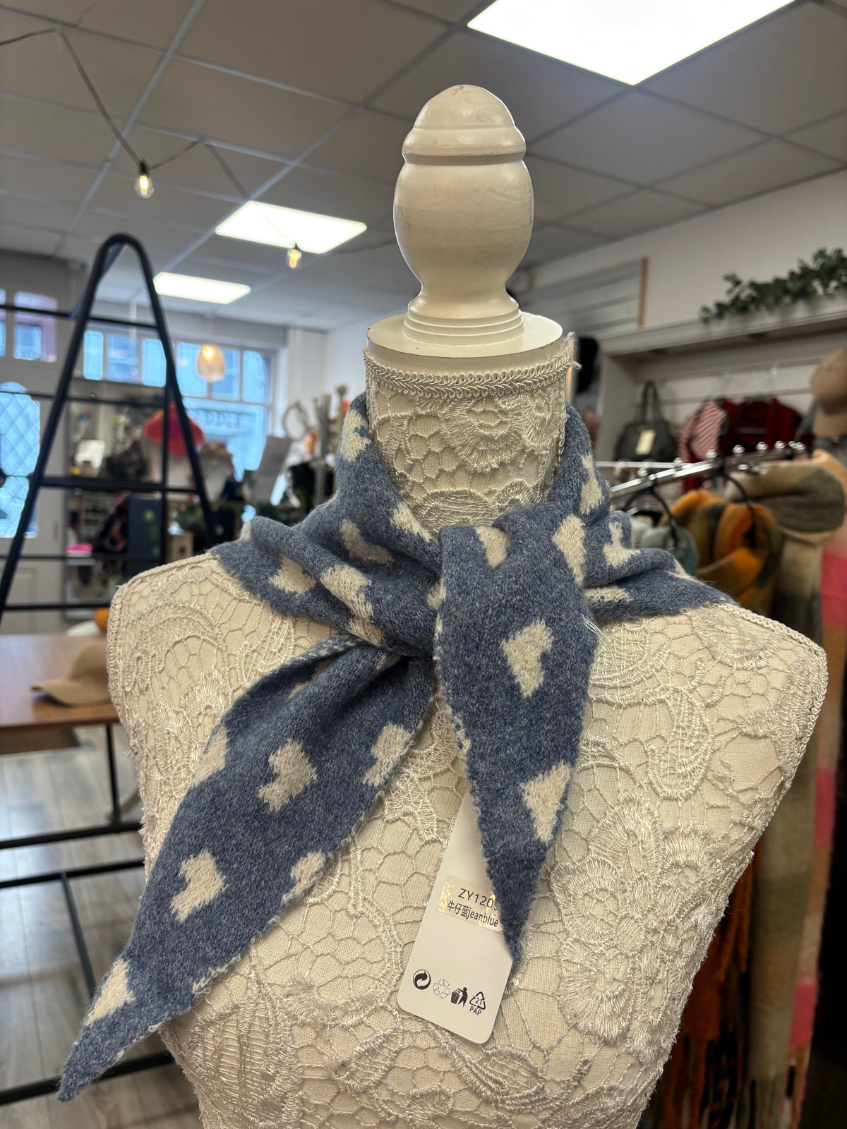 Pretty heart triangle knit