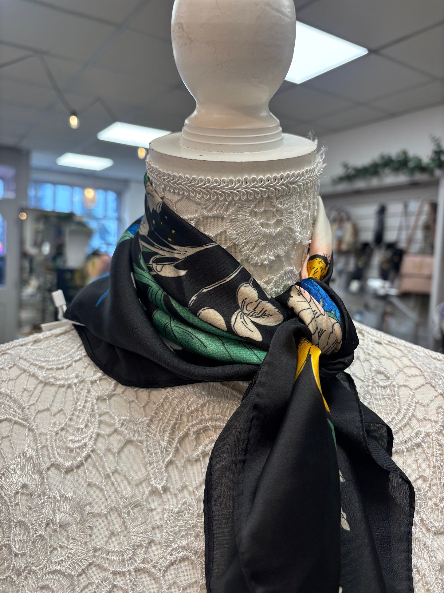 Fifi neck scarf