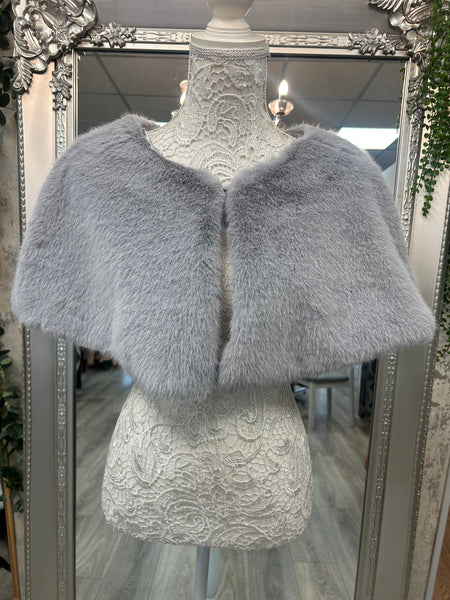 Sleeveless Faux fur shrug