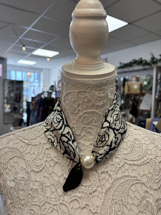 Rocha magnetic pearl scarf/necklace
