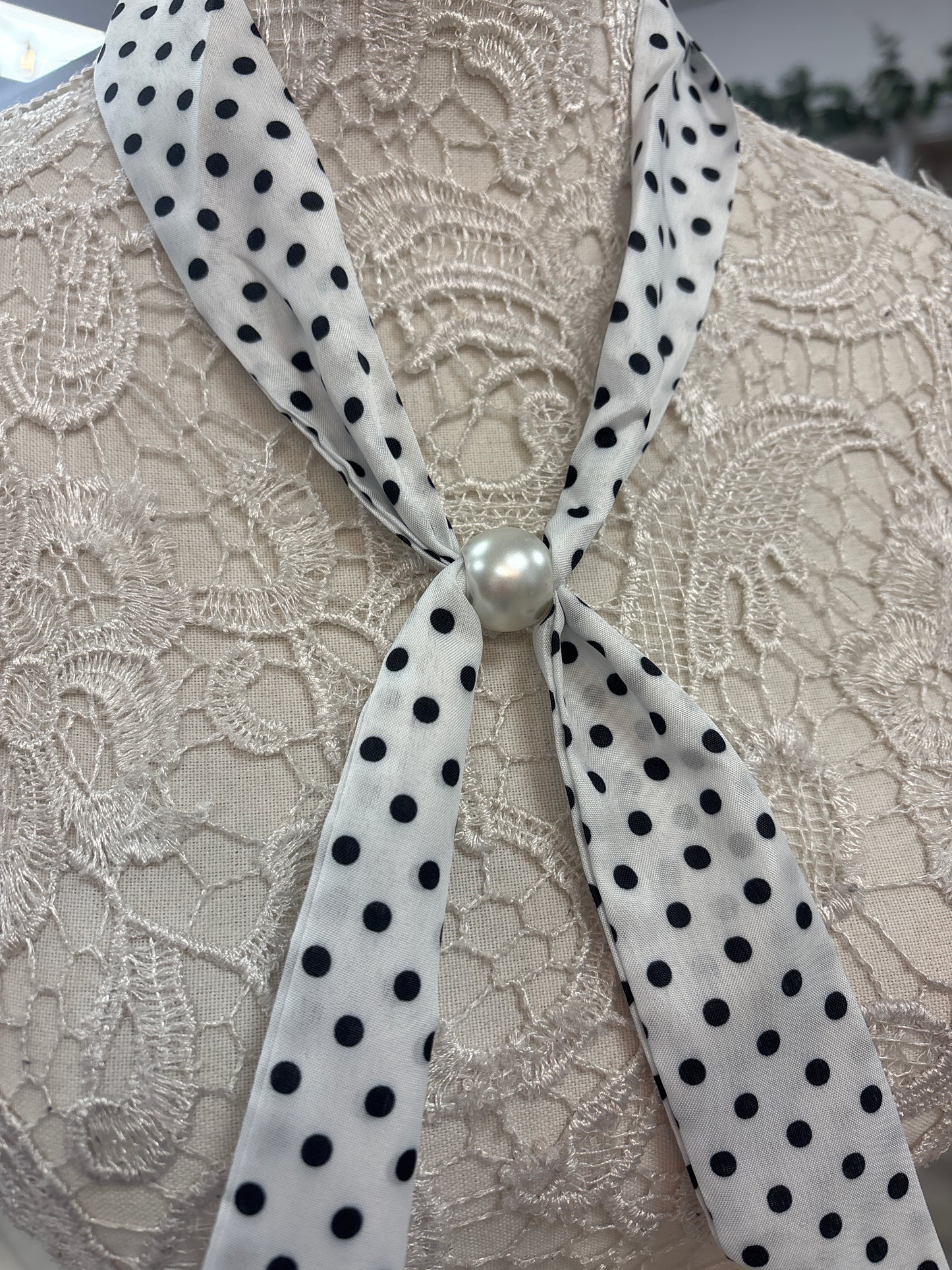Dotty pull through neck tie