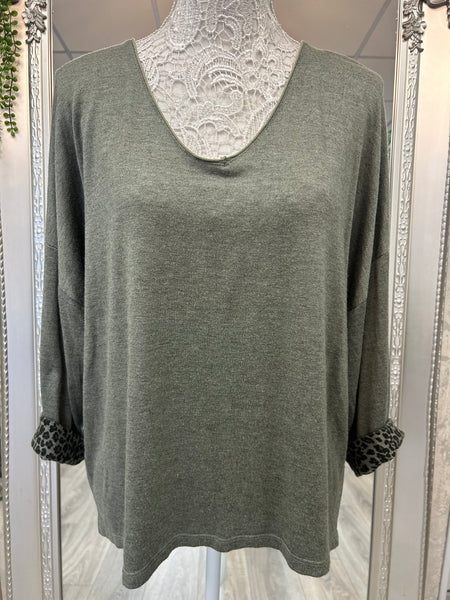 Lucy v-neck pullover