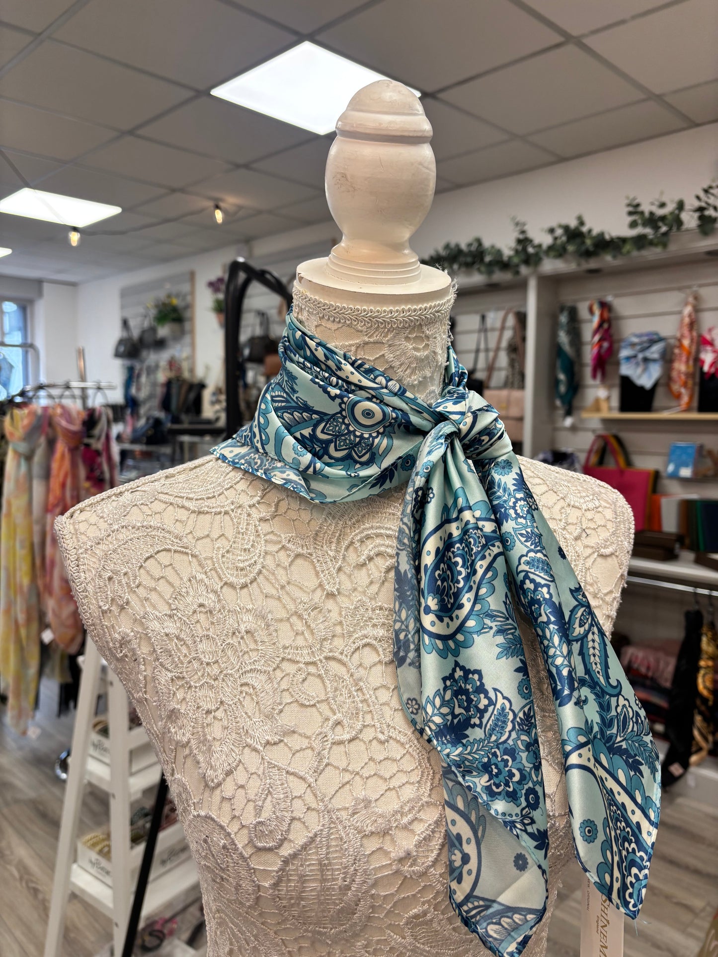 Jasmine neck scarf