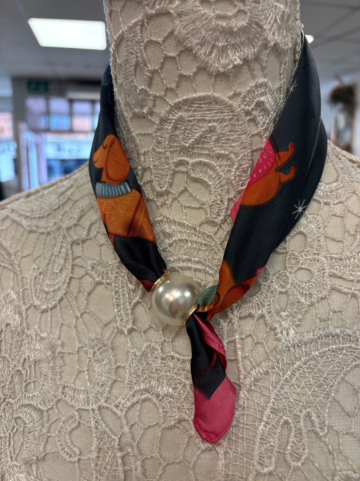 Dolly pearl scarf
