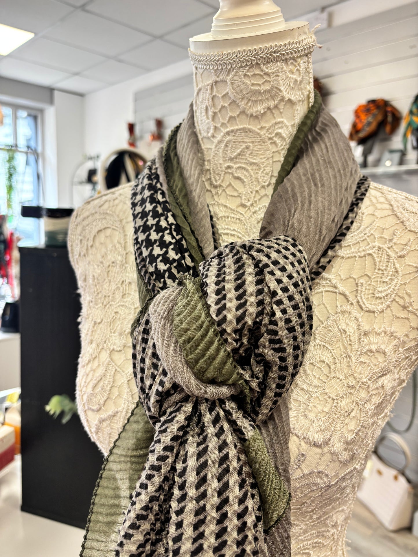 Suzi pleated dog tooth check scarf