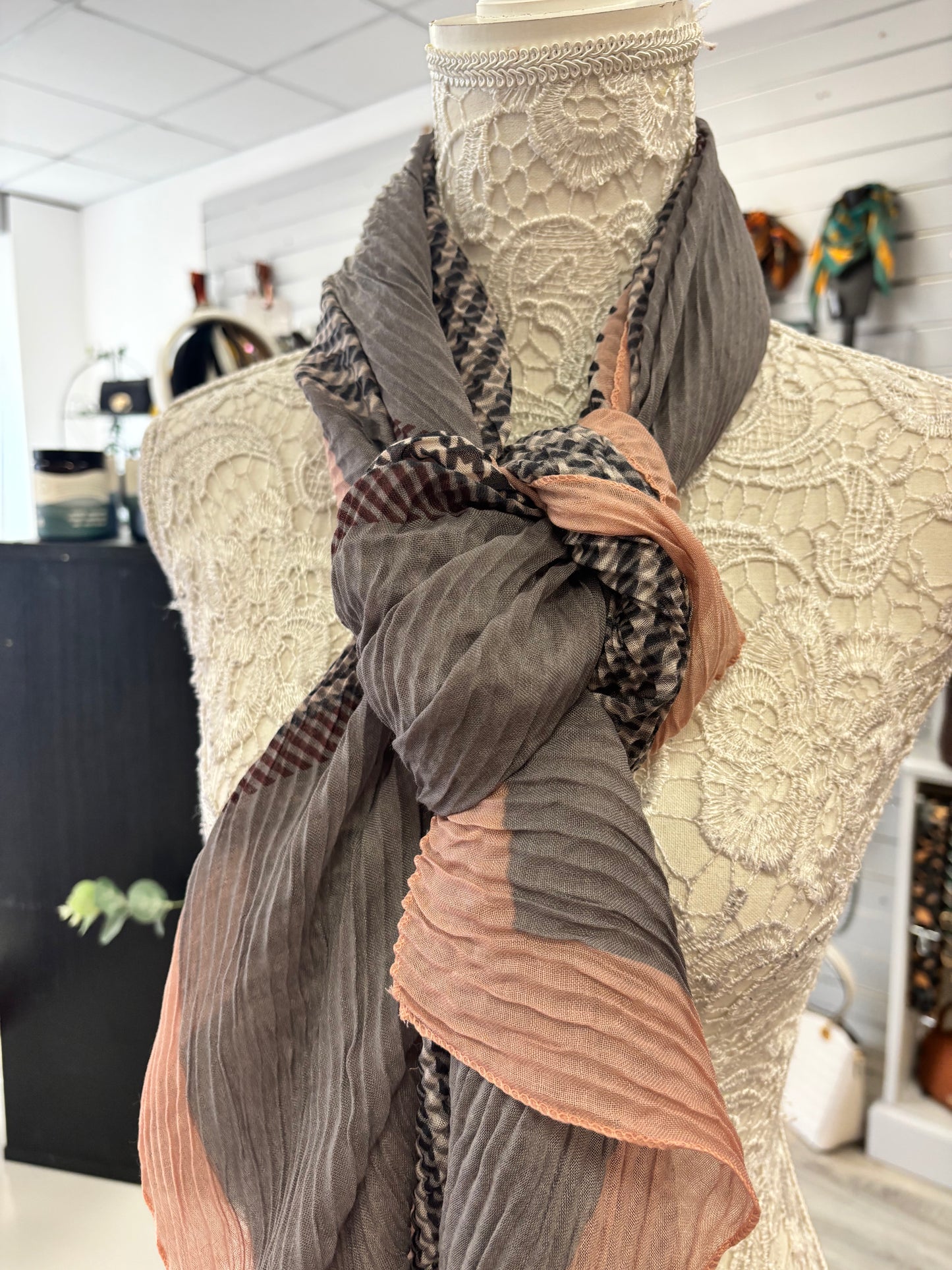 Suzi pleated dog tooth check scarf