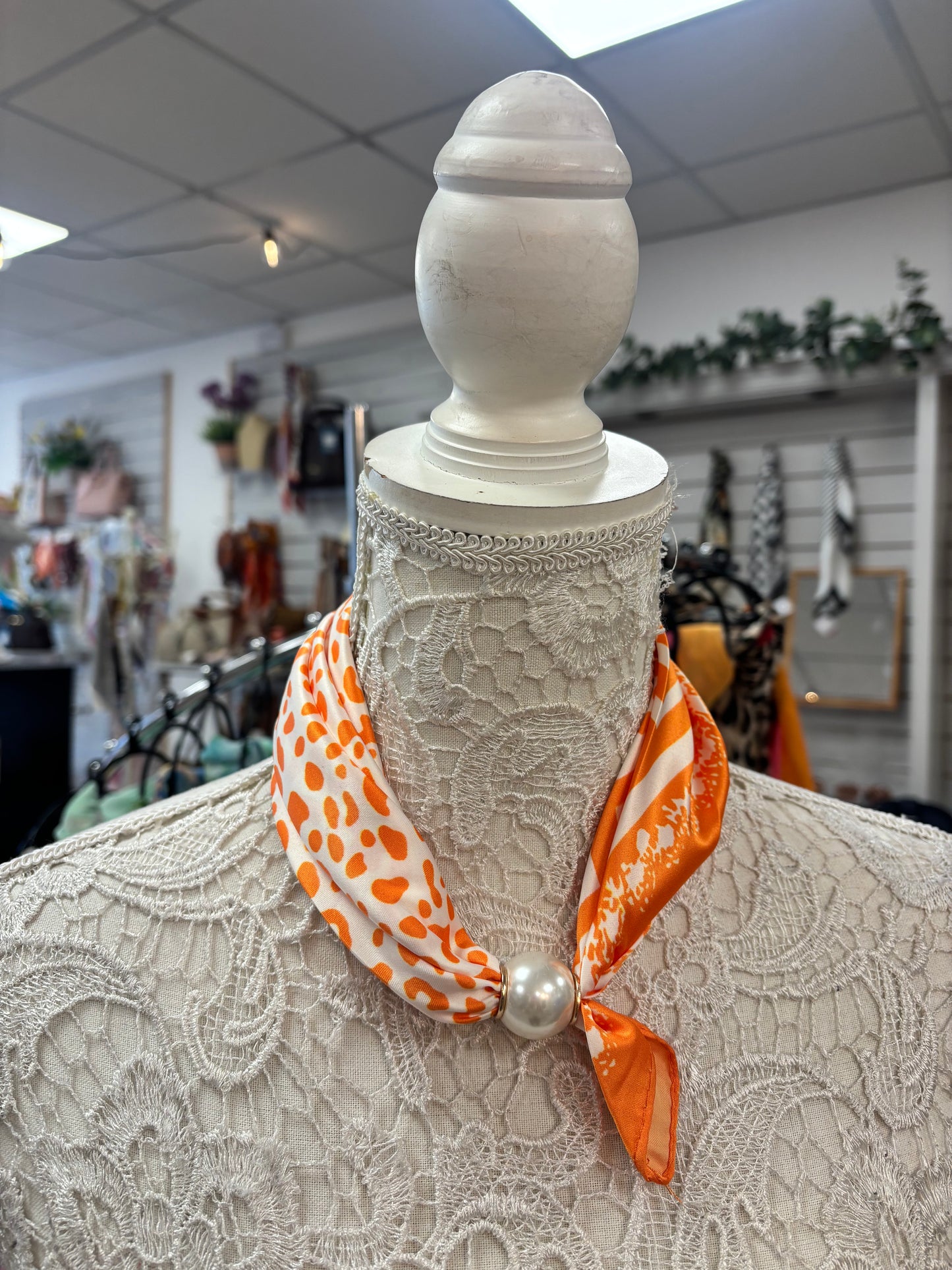 Angie magnetic scarf