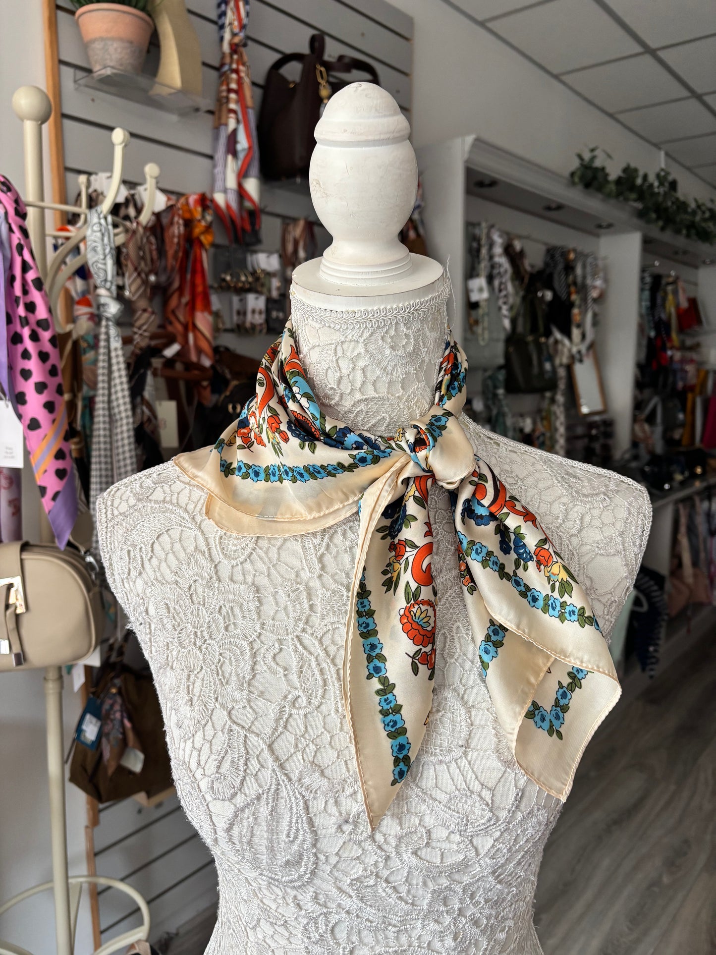 Hester neck scarf