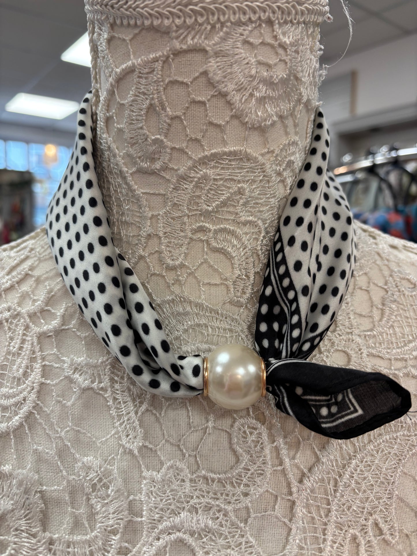 Chantelle dotty scarf