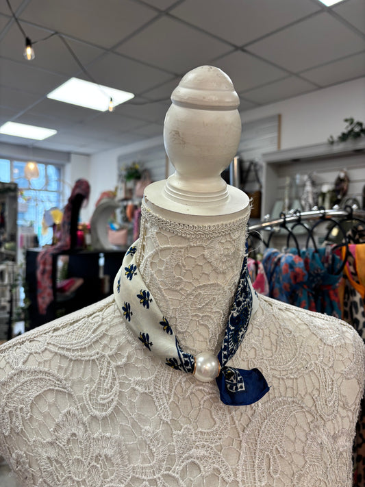 Jazz pearl scarf
