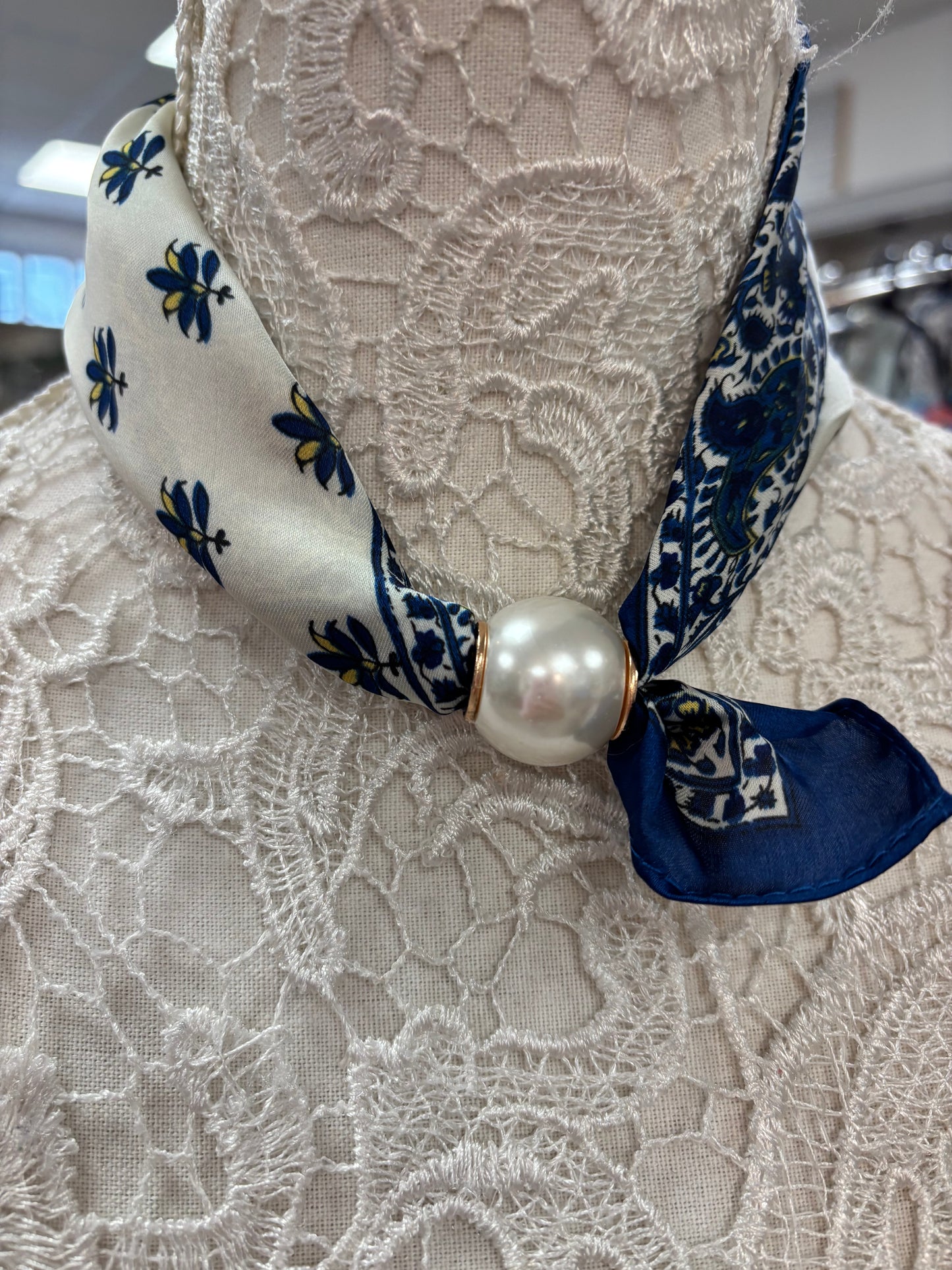 Jazz pearl scarf