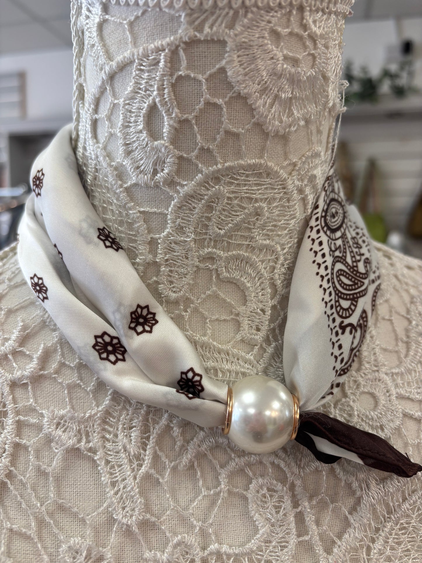 Zinia magnetic pearl scarf/necklace