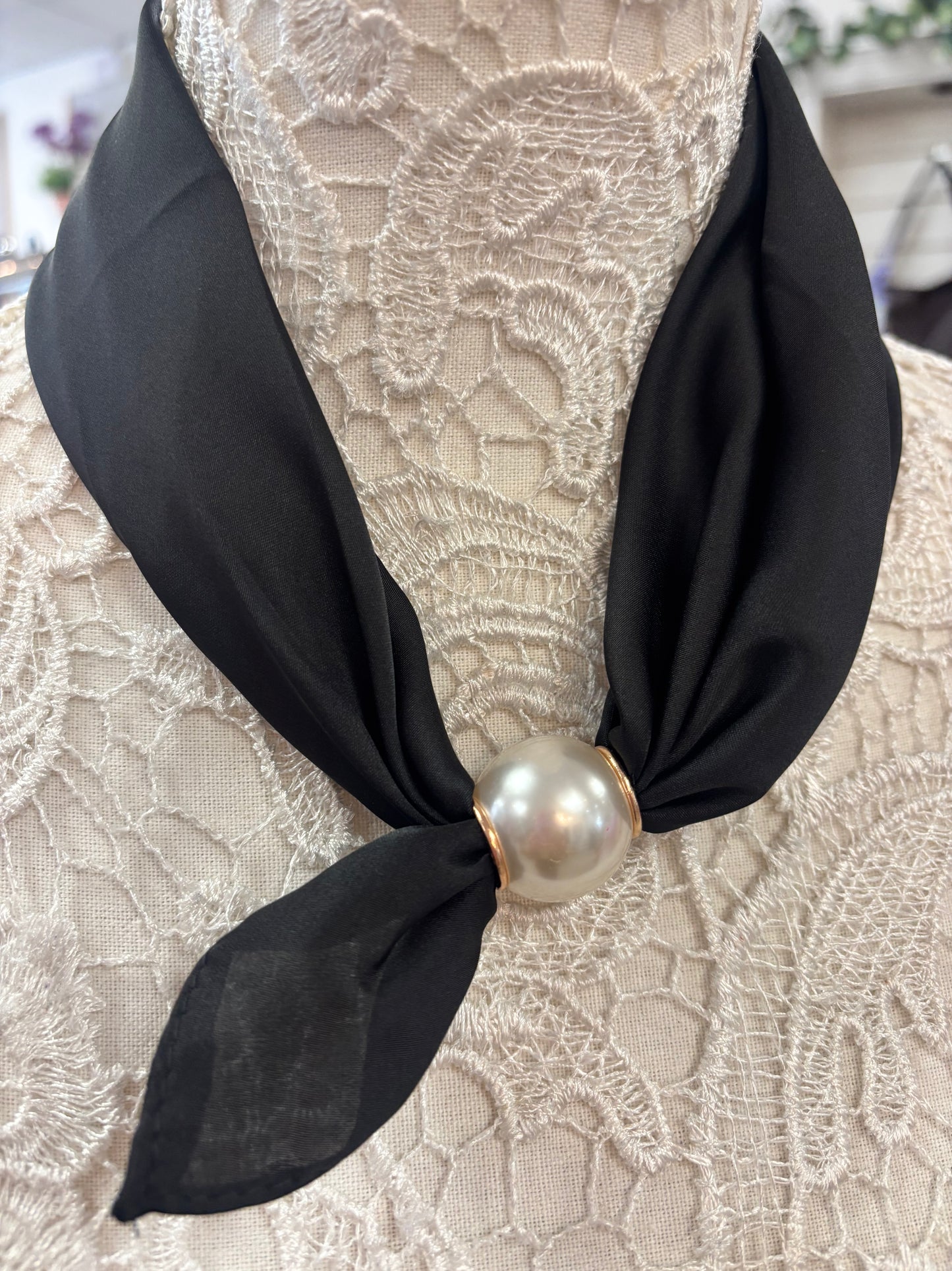 Jet pearl scarf