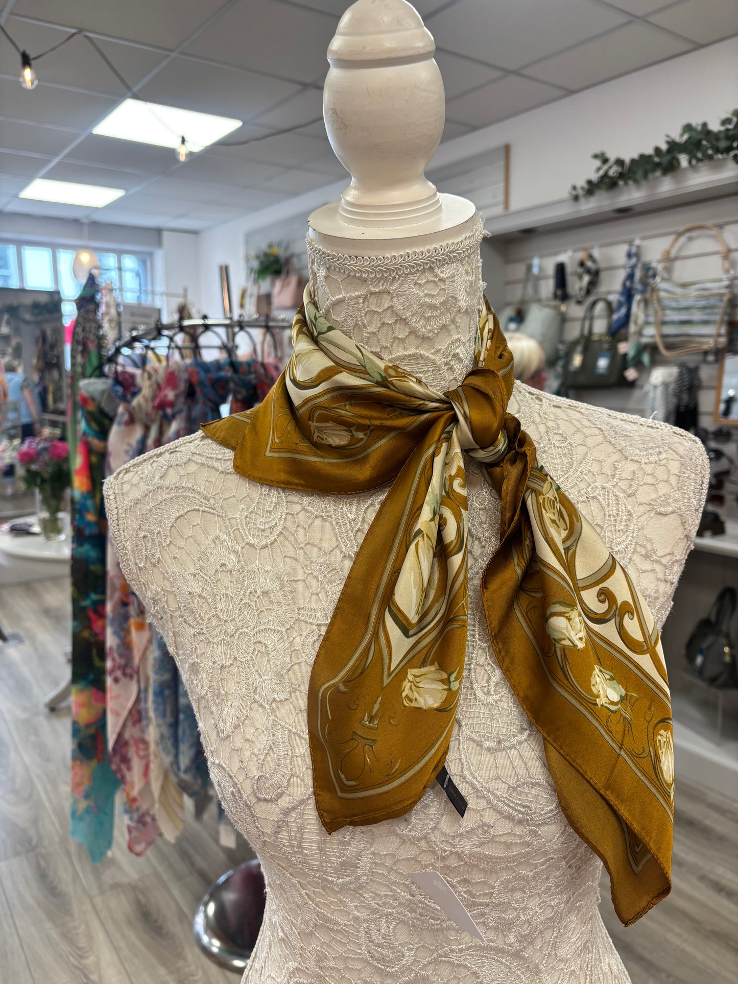 Vera neck scarf