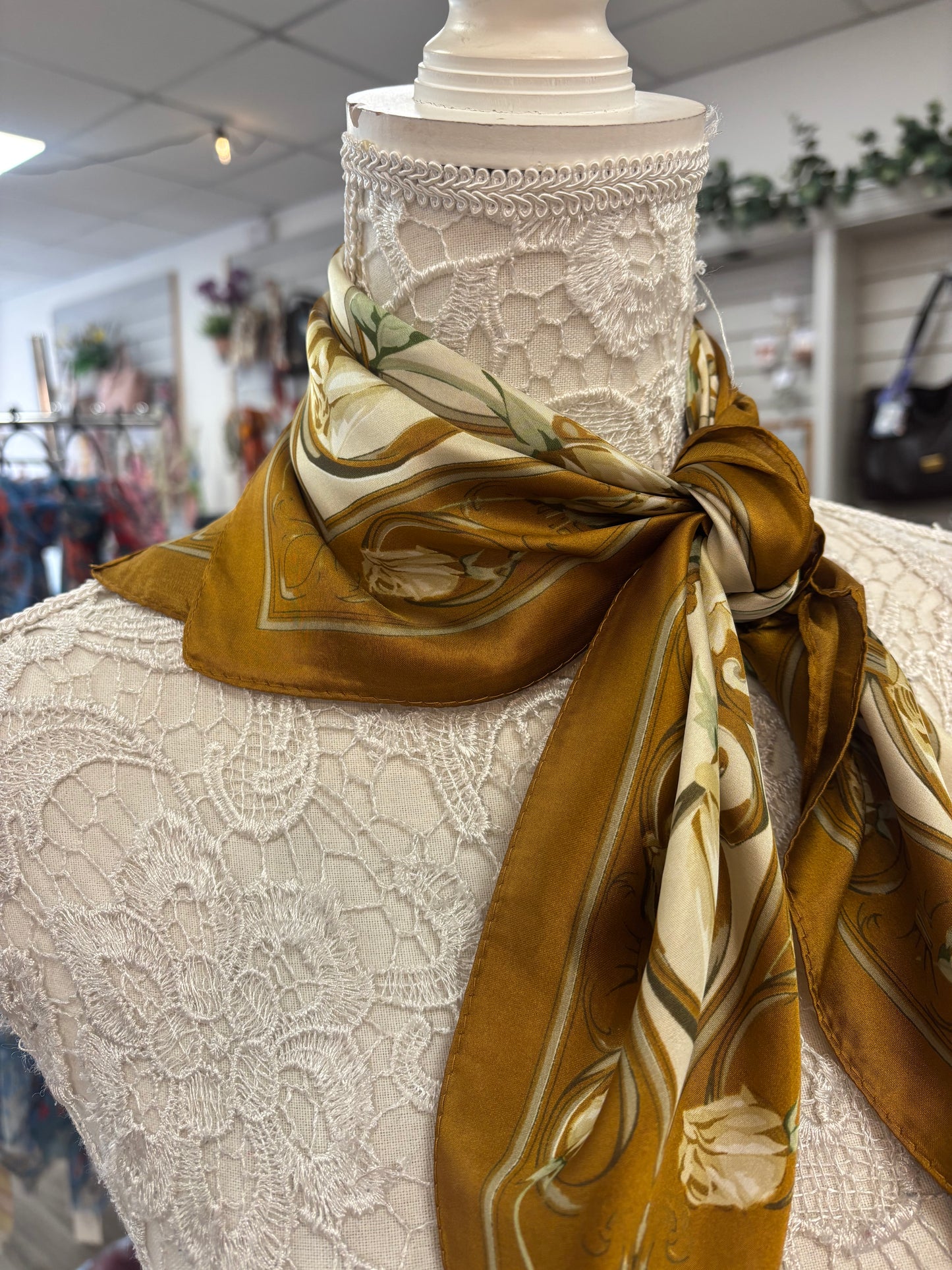 Vera neck scarf