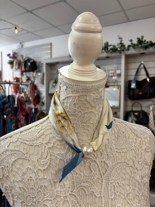 Delta pearl scarf
