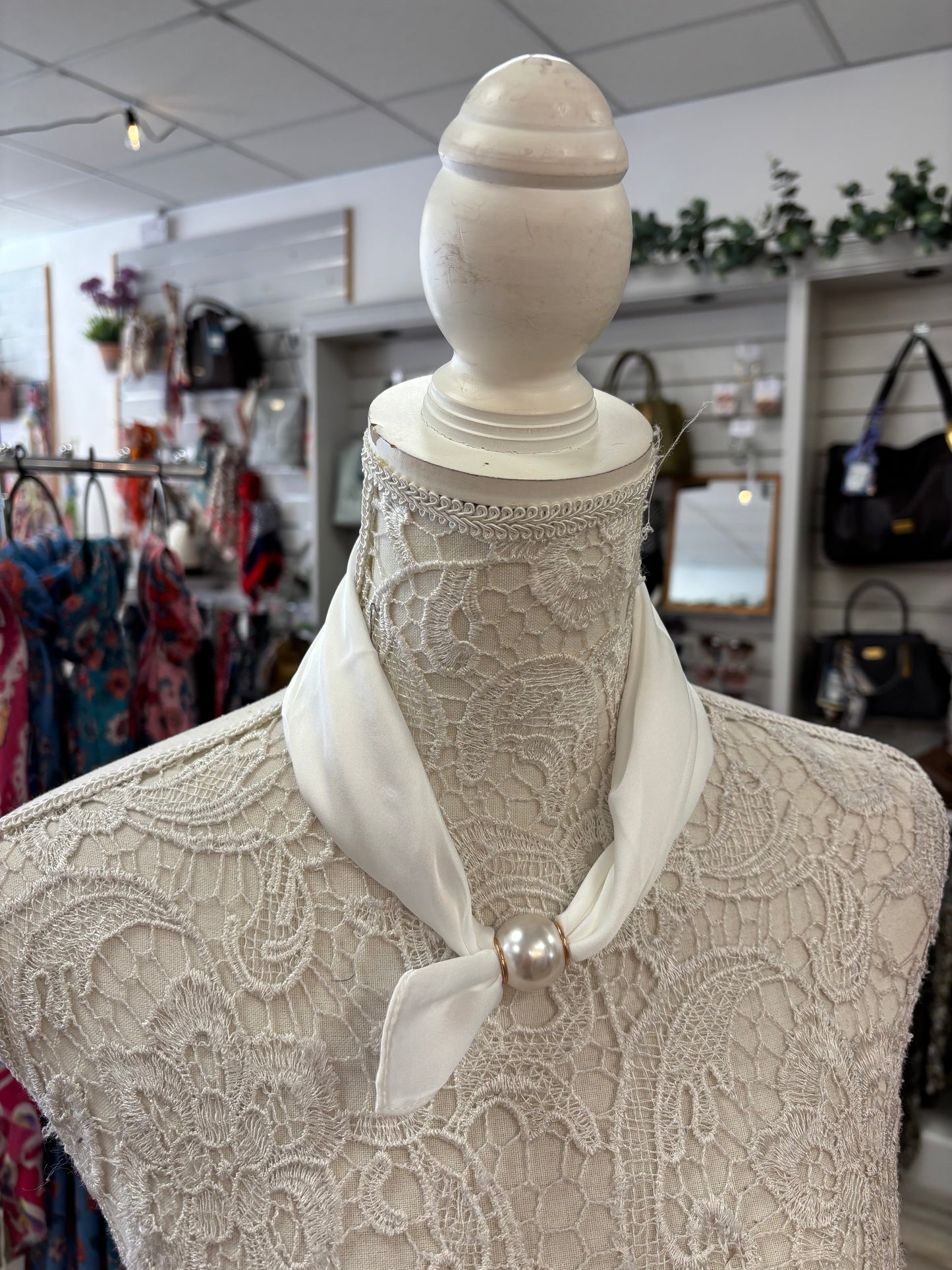 Blanco pearl scarf
