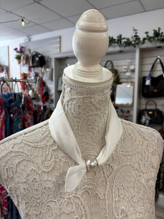 Blanco pearl scarf