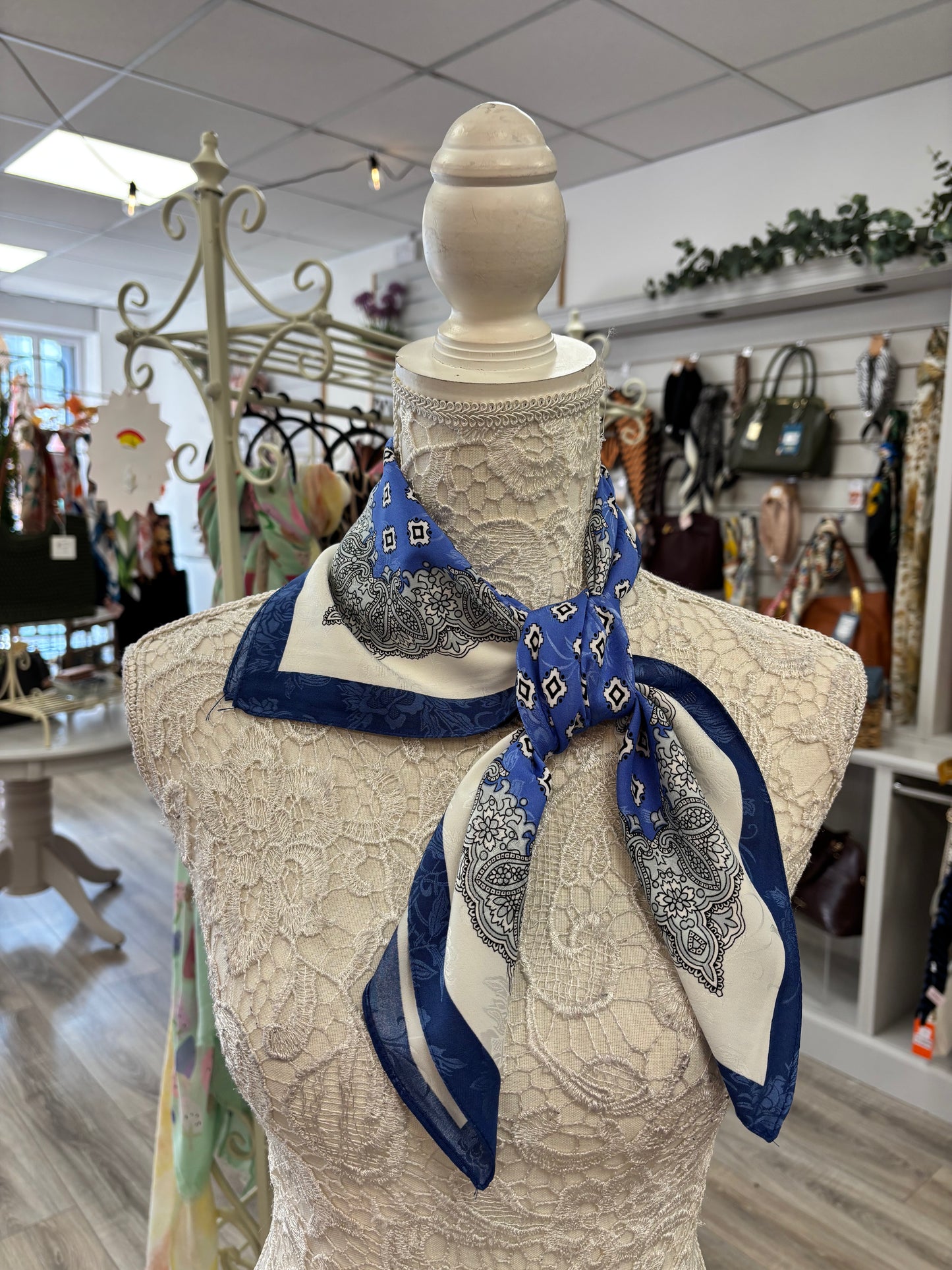 Shauna baroque pattern neck scarf