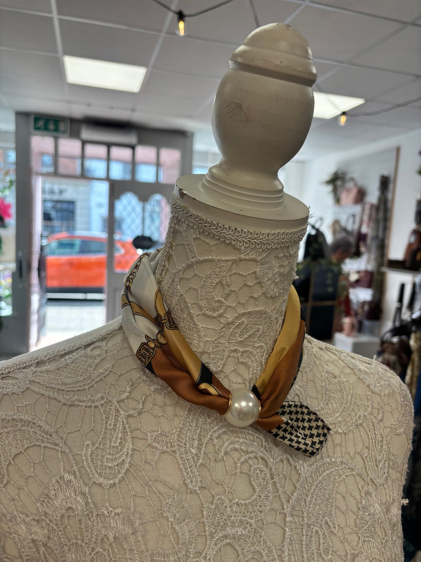 Bella chain pearl scarf