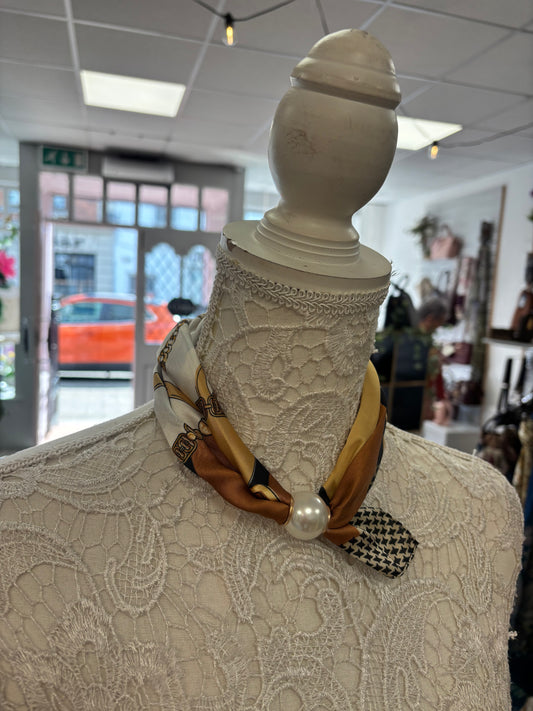 Bella chain pearl scarf