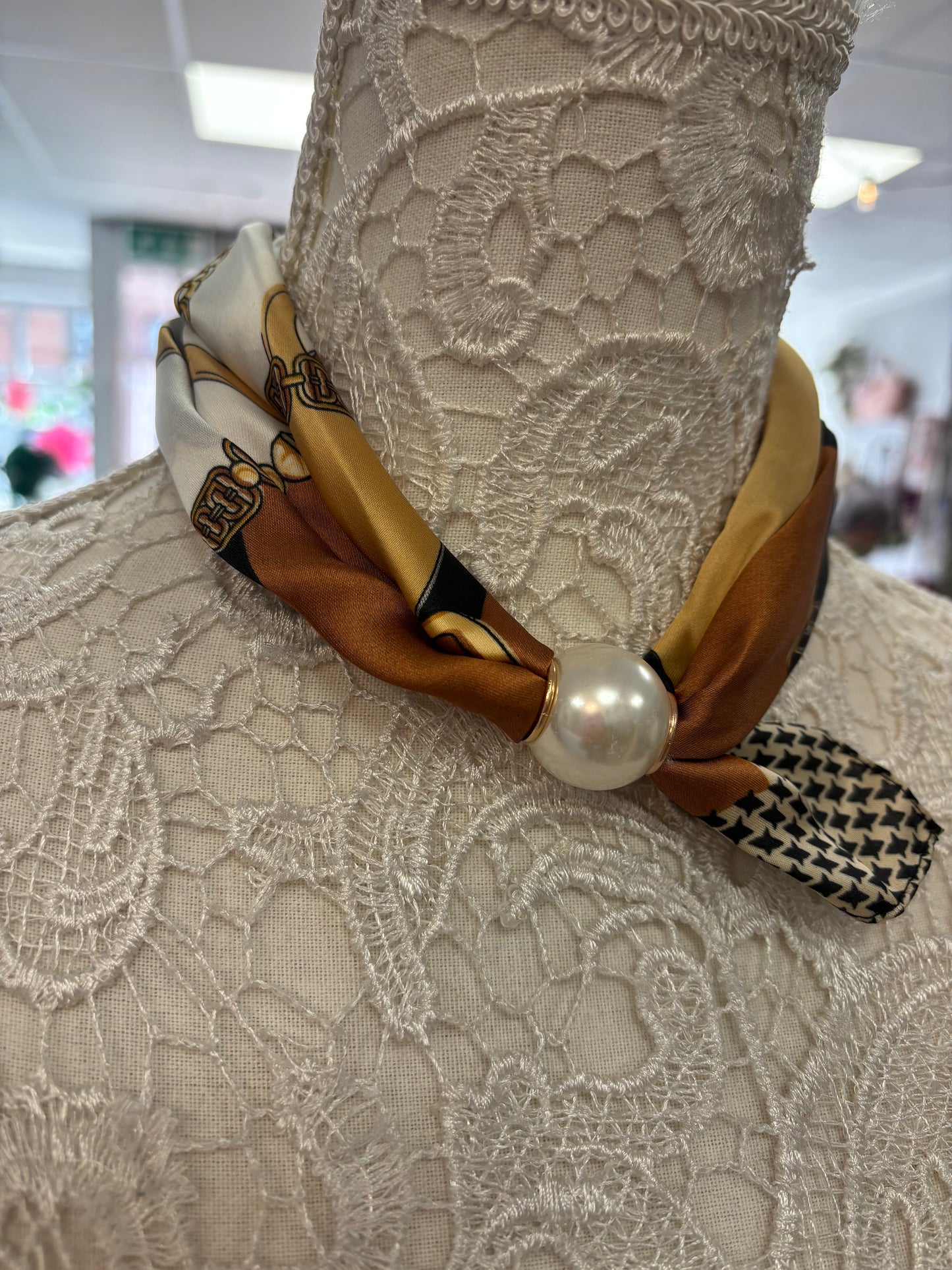 Bella chain pearl scarf