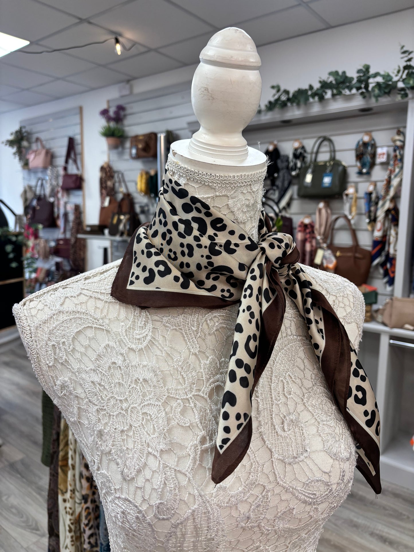 Vana cheeta neck scarf
