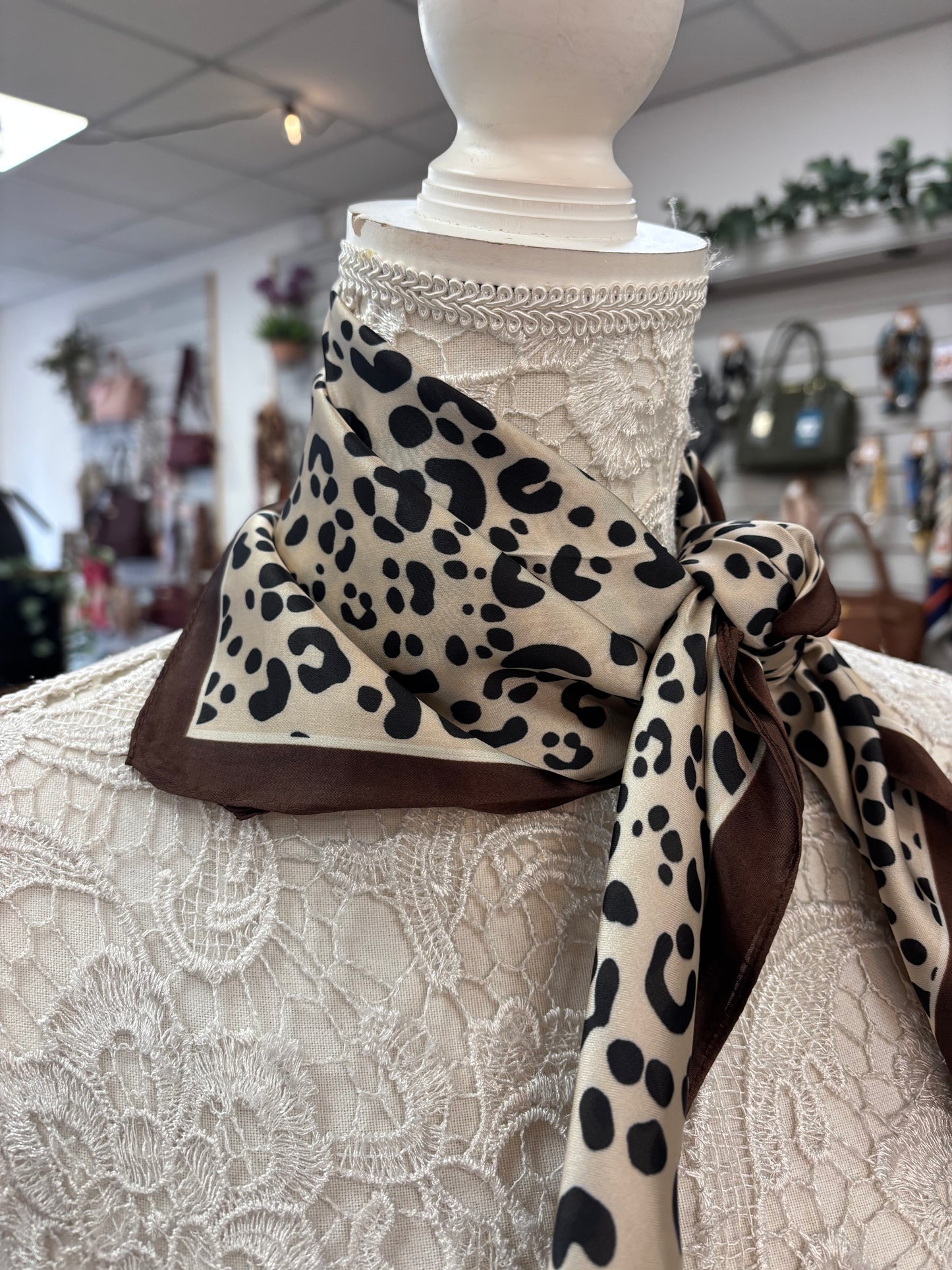 Vana cheeta neck scarf