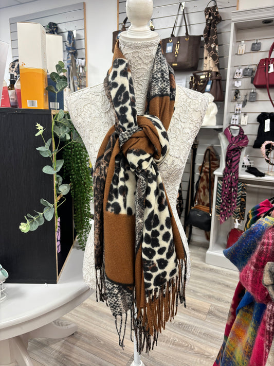 Polly animal prompt scarf