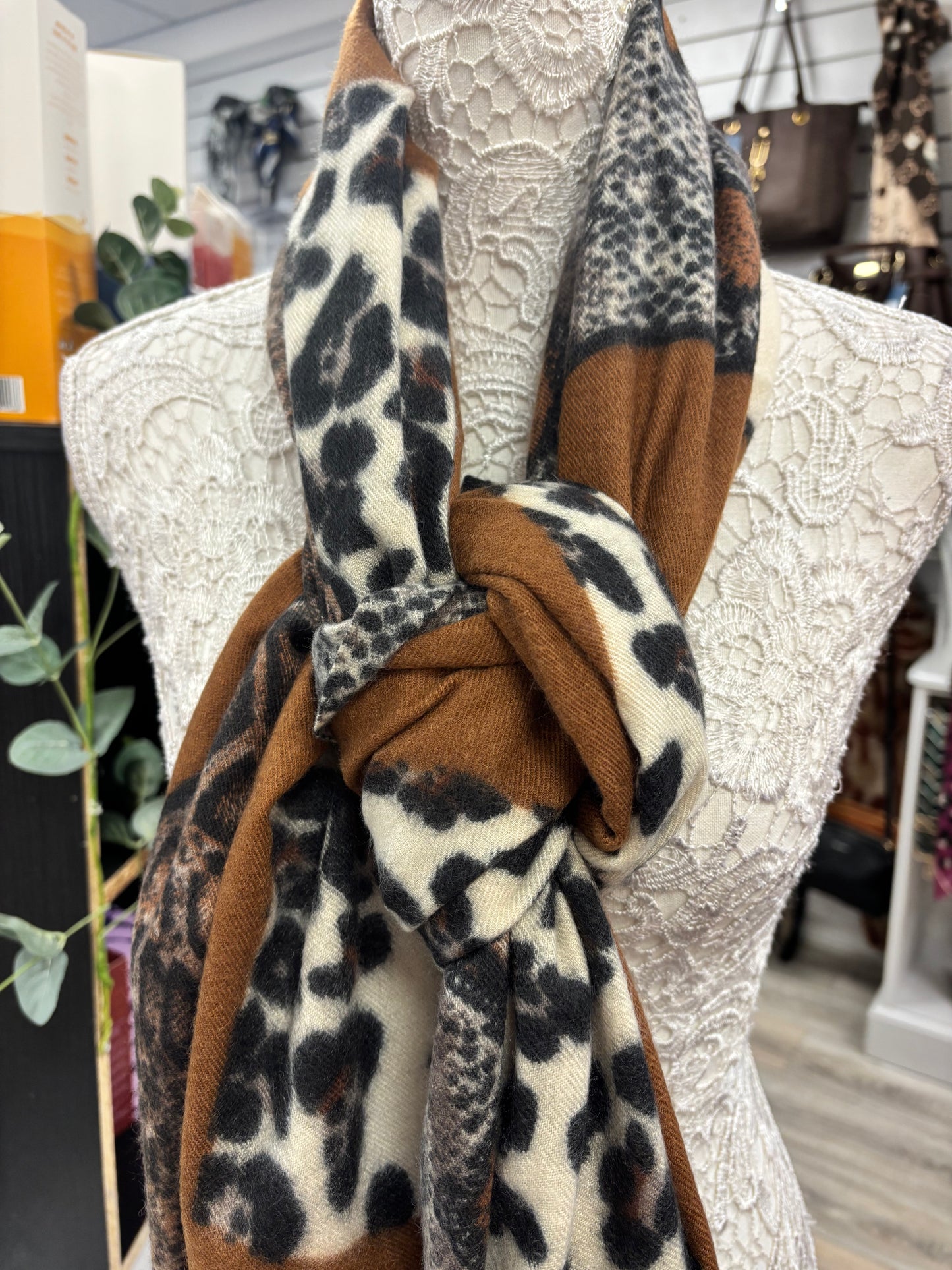 Polly animal prompt scarf