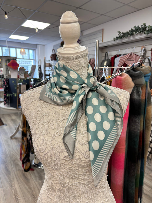 Dotty neck scarf