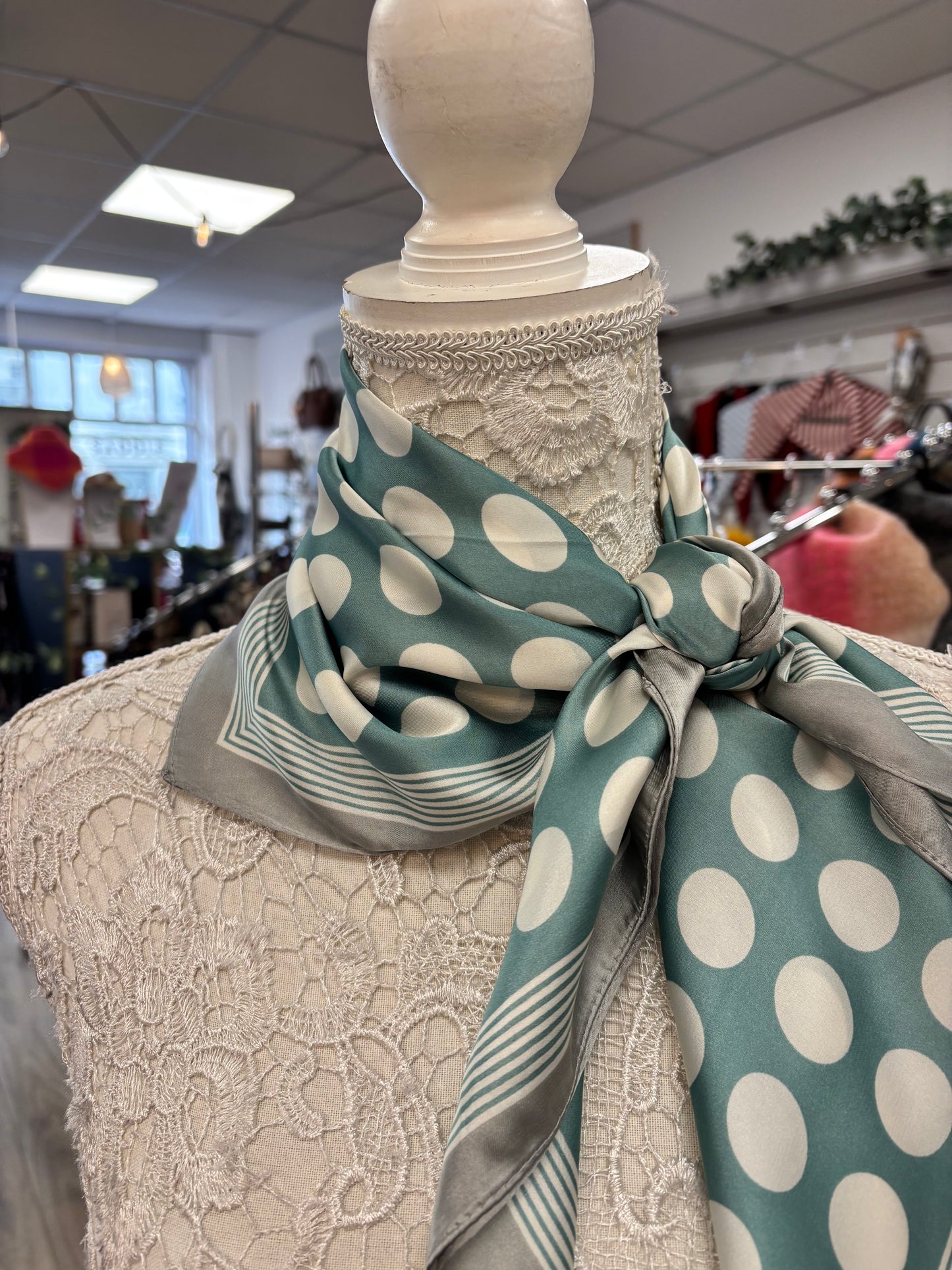 Dotty neck scarf