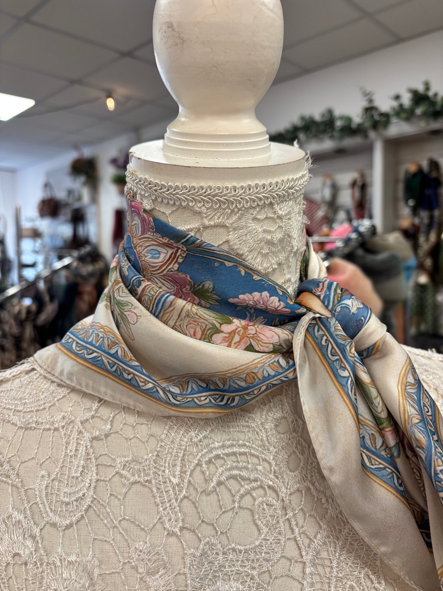 Shan neck scarf