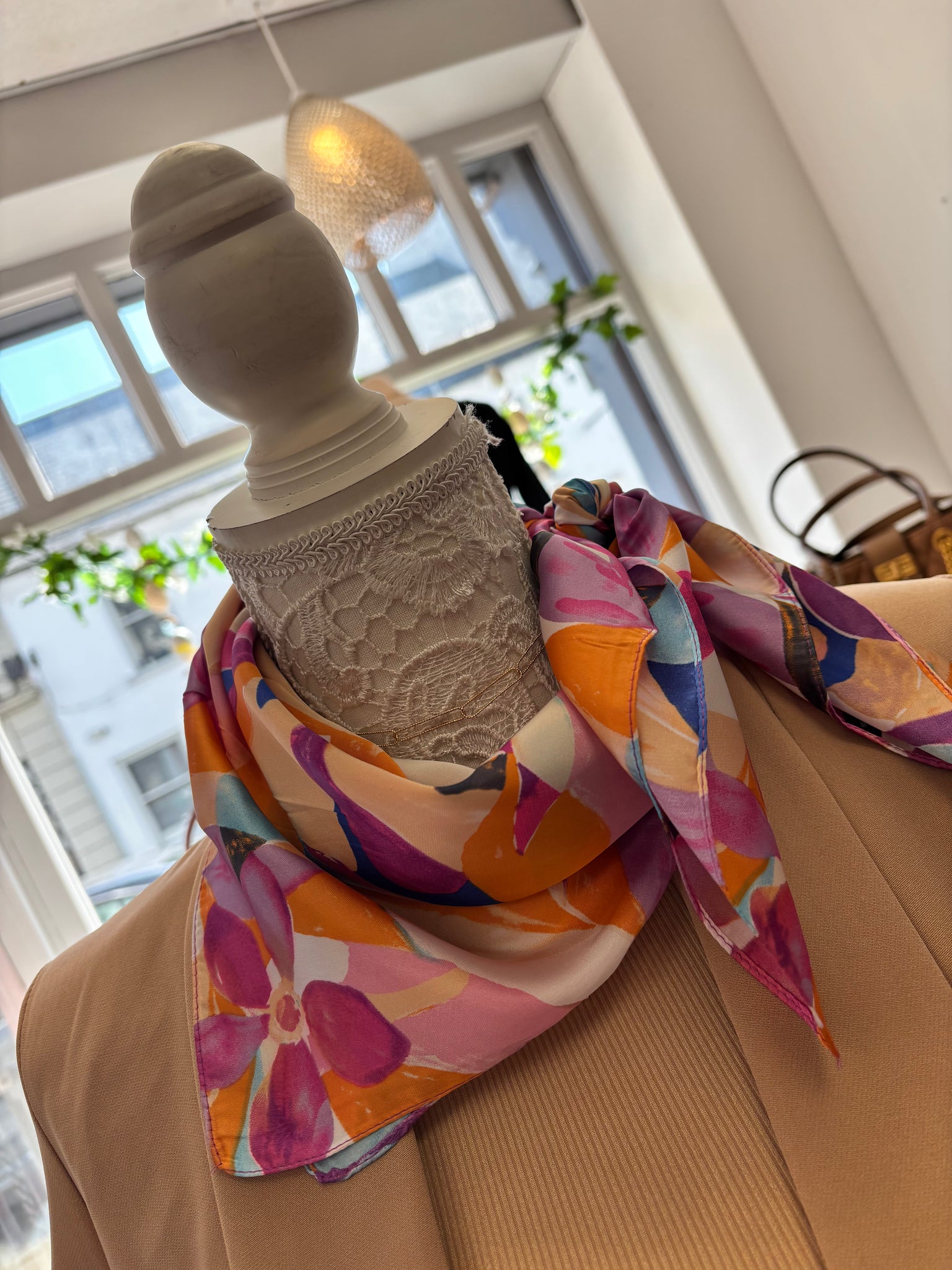 Lilly neck scarf