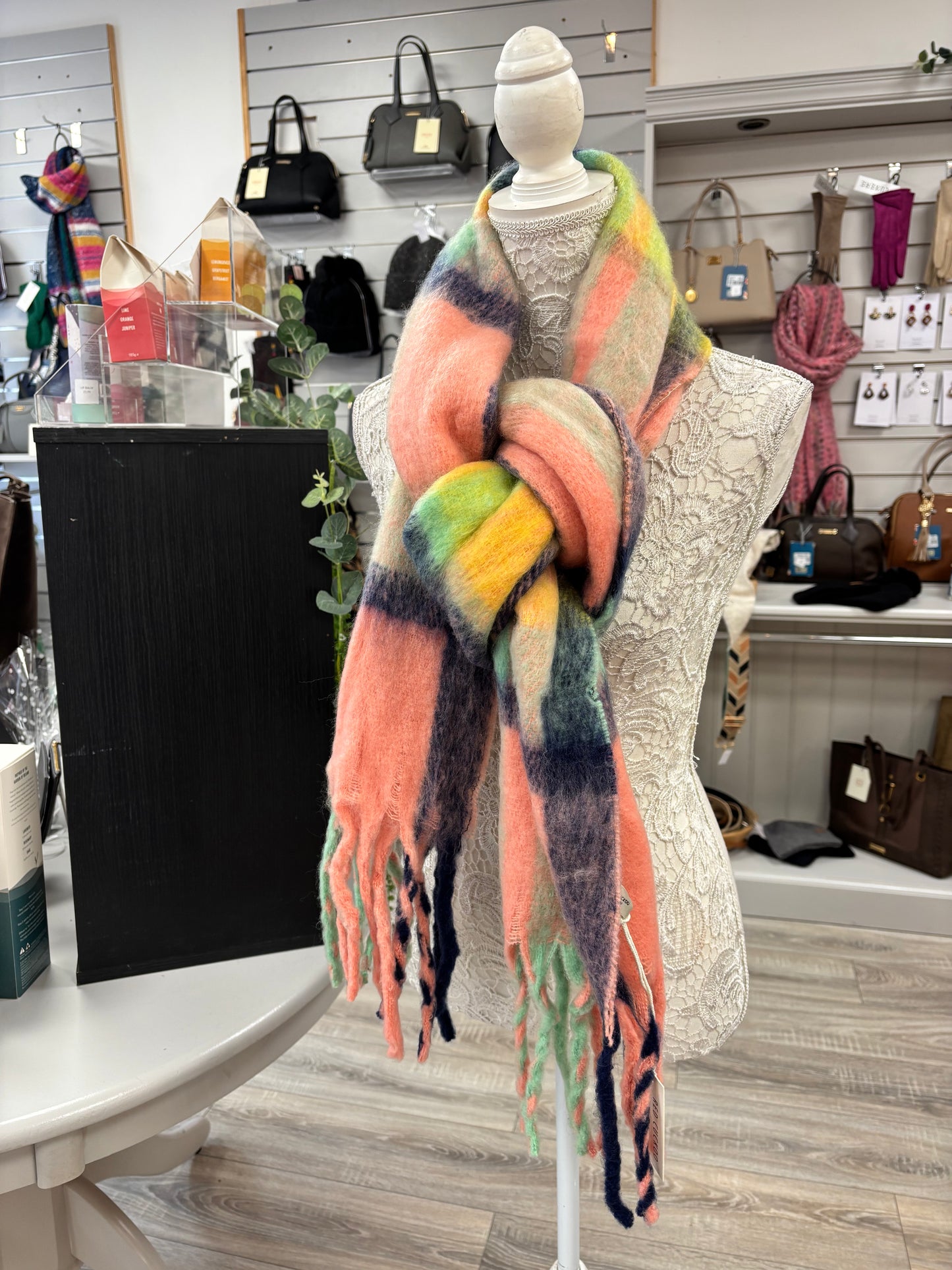 Erin chunky tassel scarf