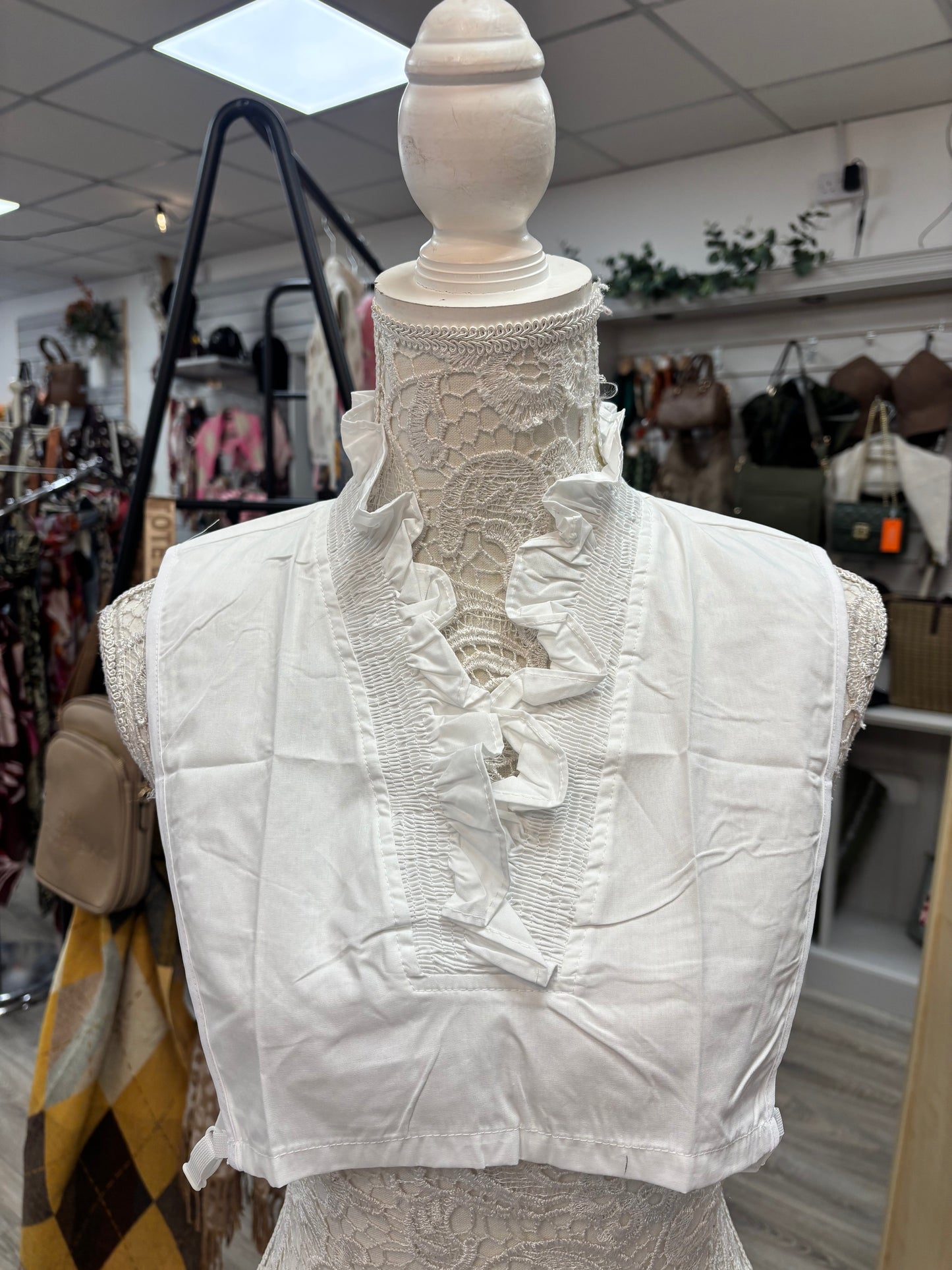 Monica mock collar
