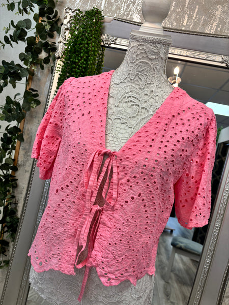 Belle Broderie Style Scalloped Hem Tie-Up Top-Pink