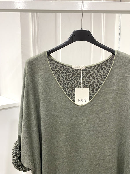 Lucy v-neck pullover