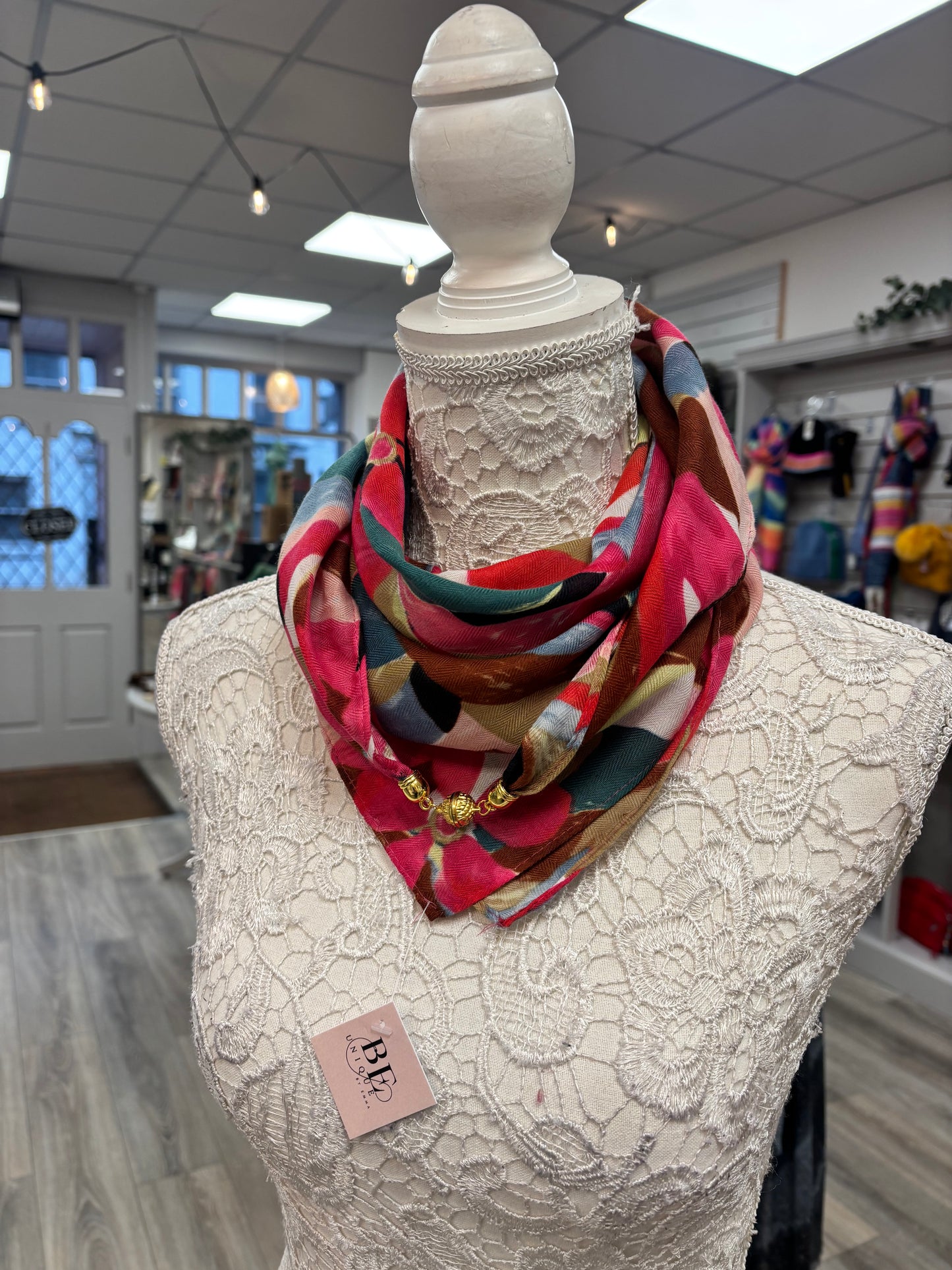 Pippa magnetic neck scarf