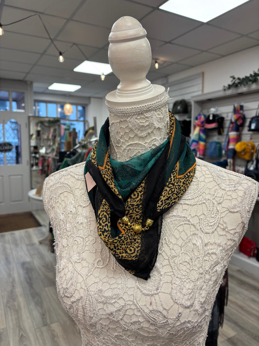 Silvia magnetic neck scarf