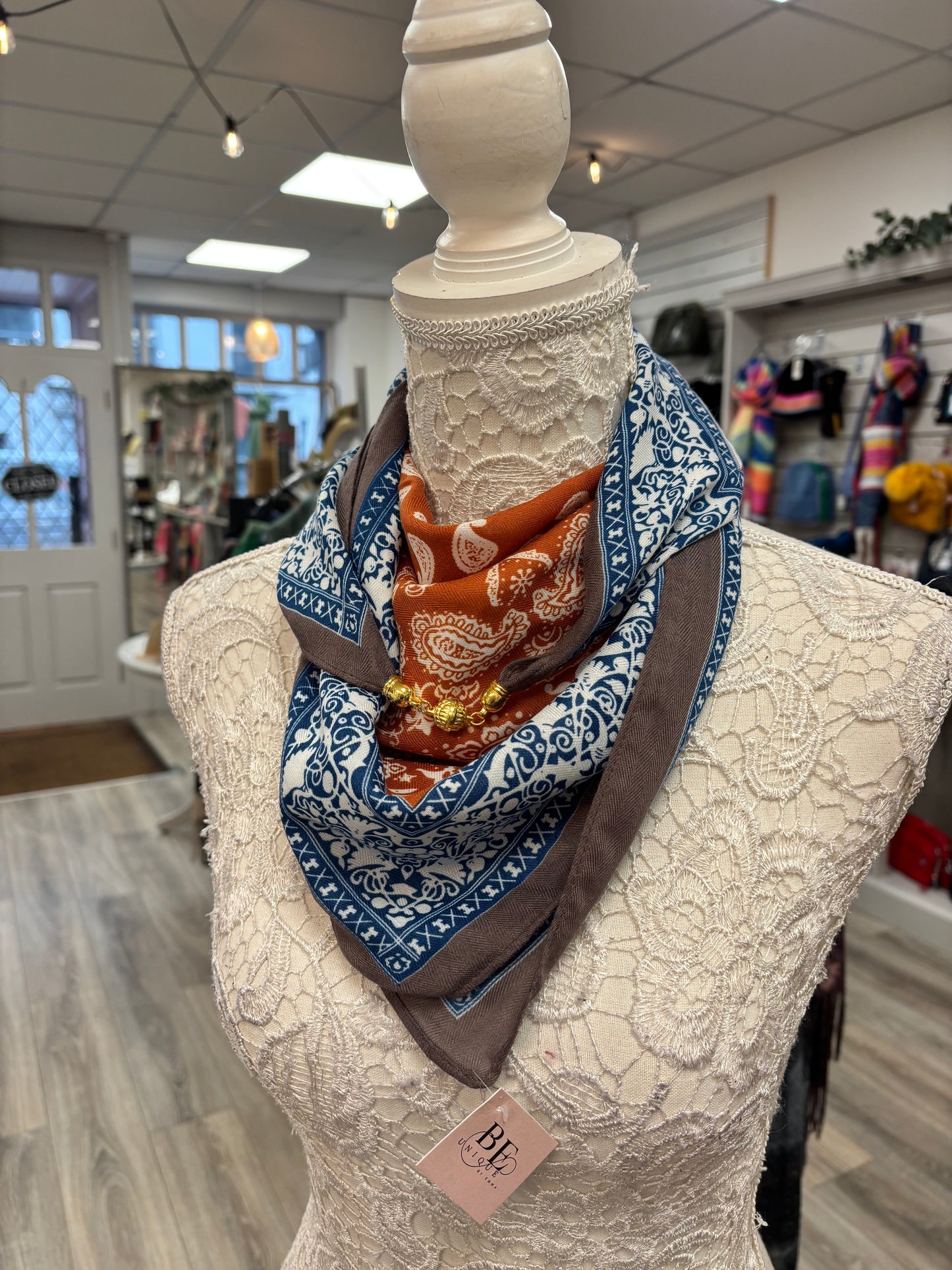 Willow magnetic neck scarf