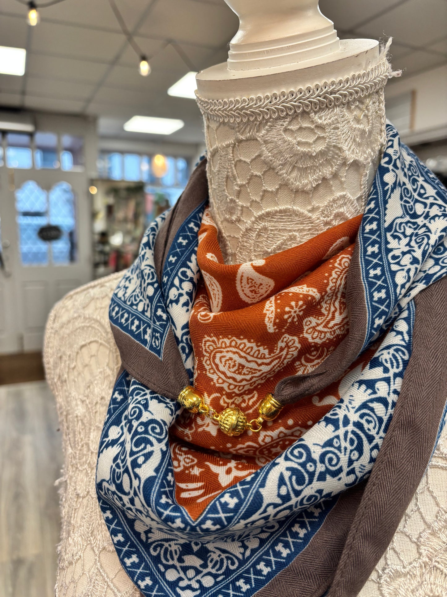 Willow magnetic neck scarf