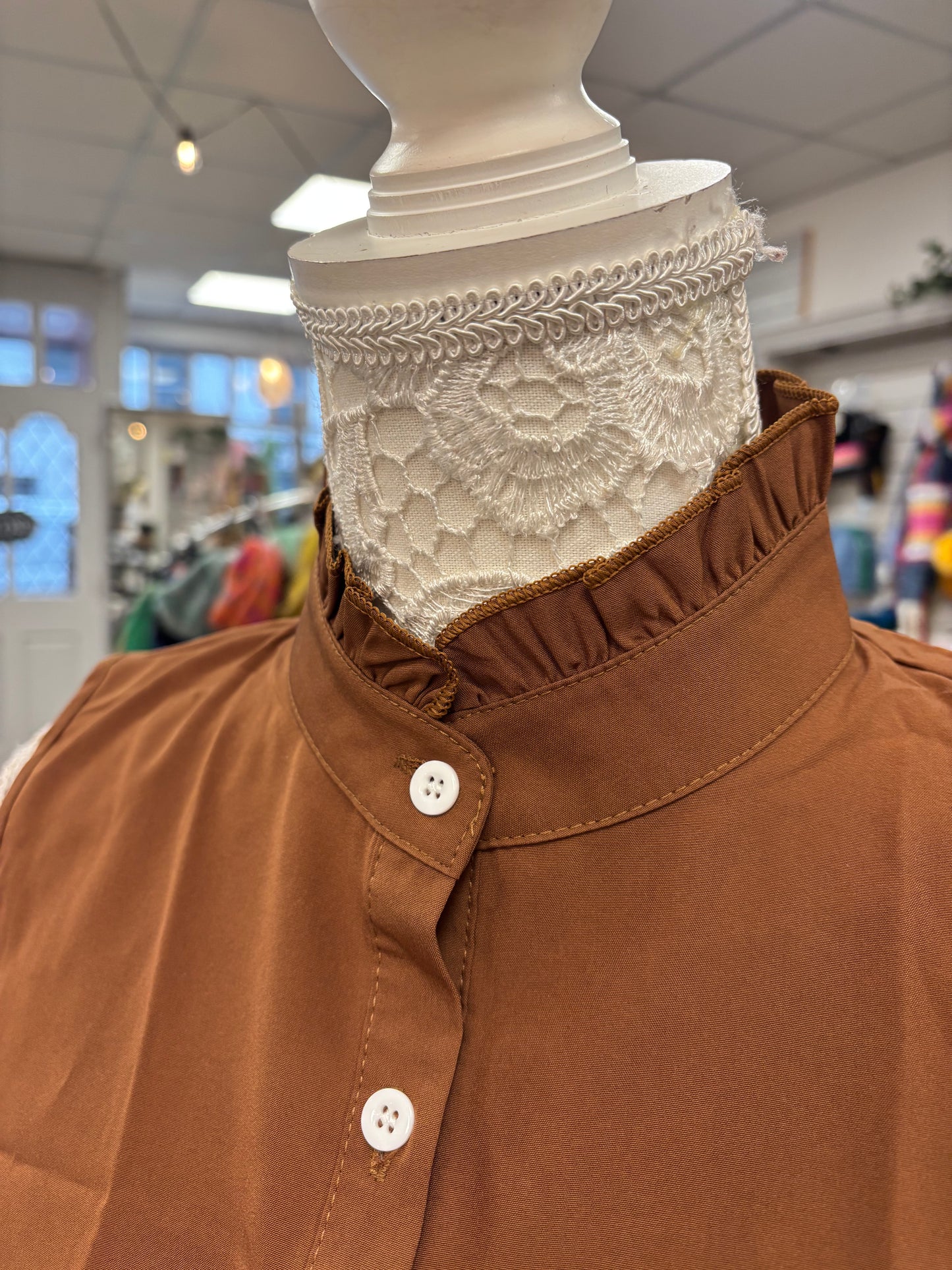 Monica mock collar
