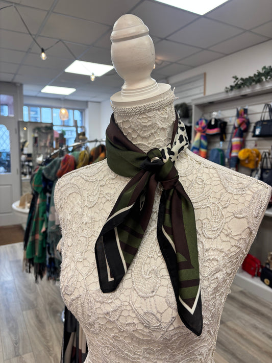 Gilly cheeta neck scarf