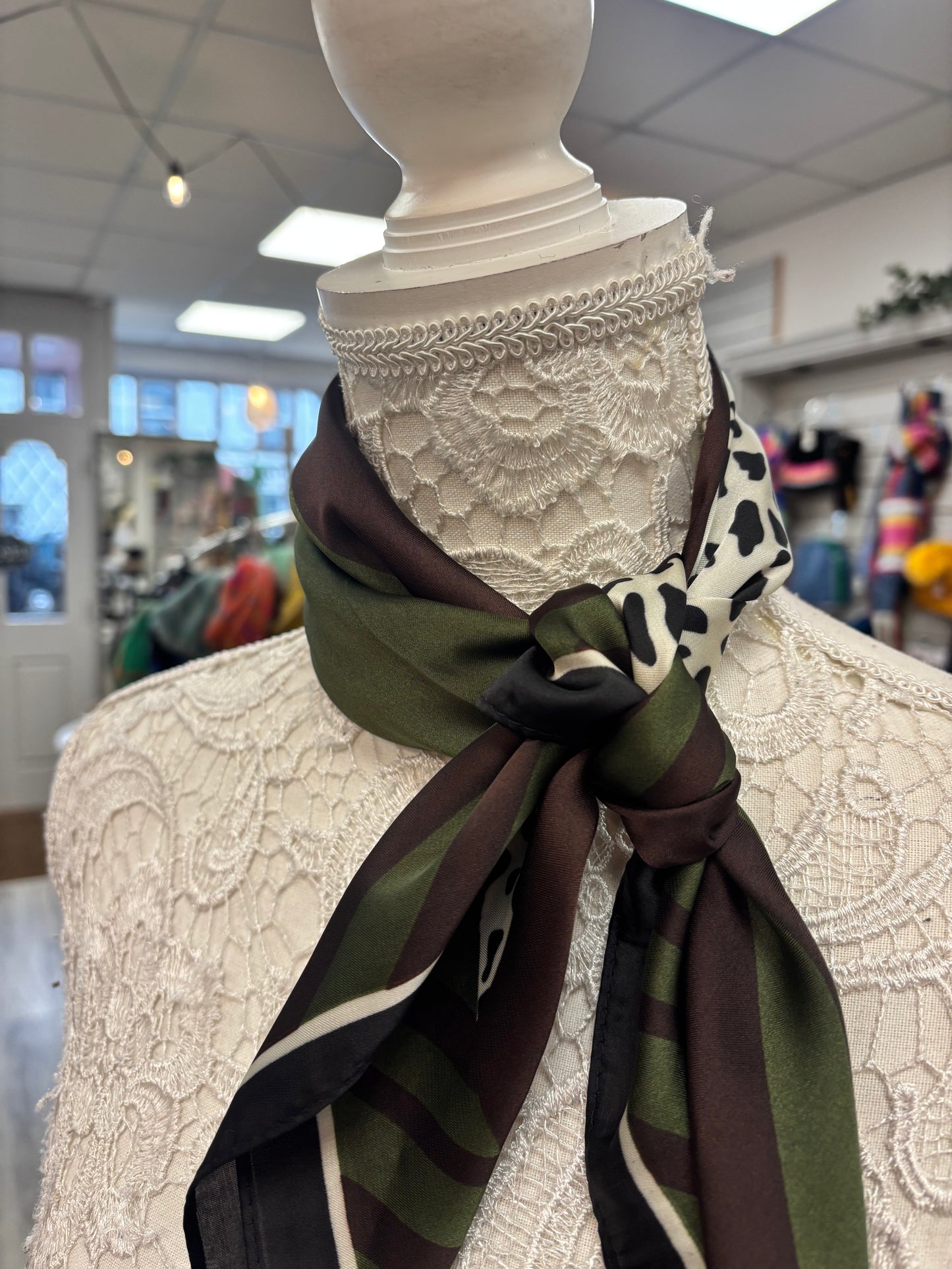Gilly cheeta neck scarf