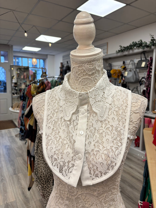 Maisy lace collar