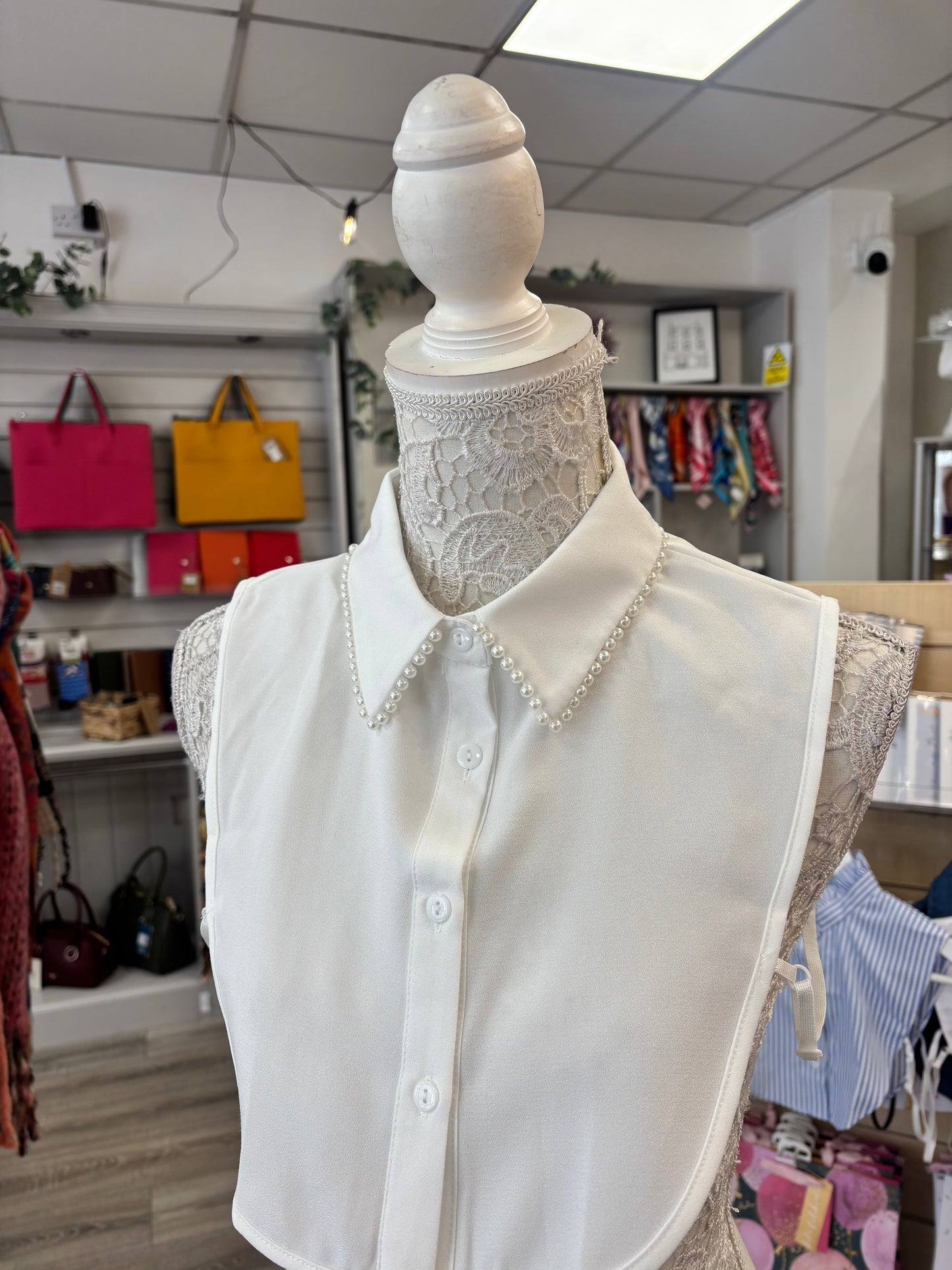 Bonnie Pearl mock collar