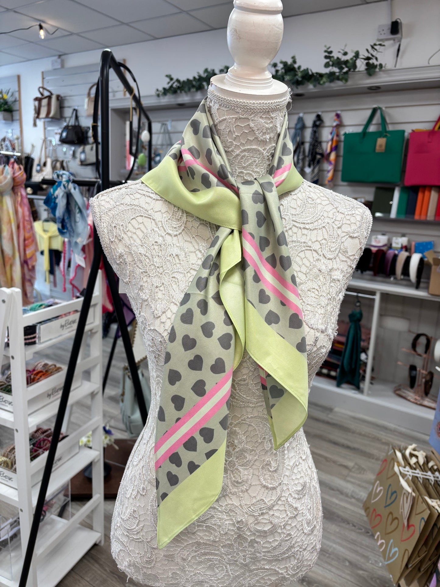 Tina neck scarf