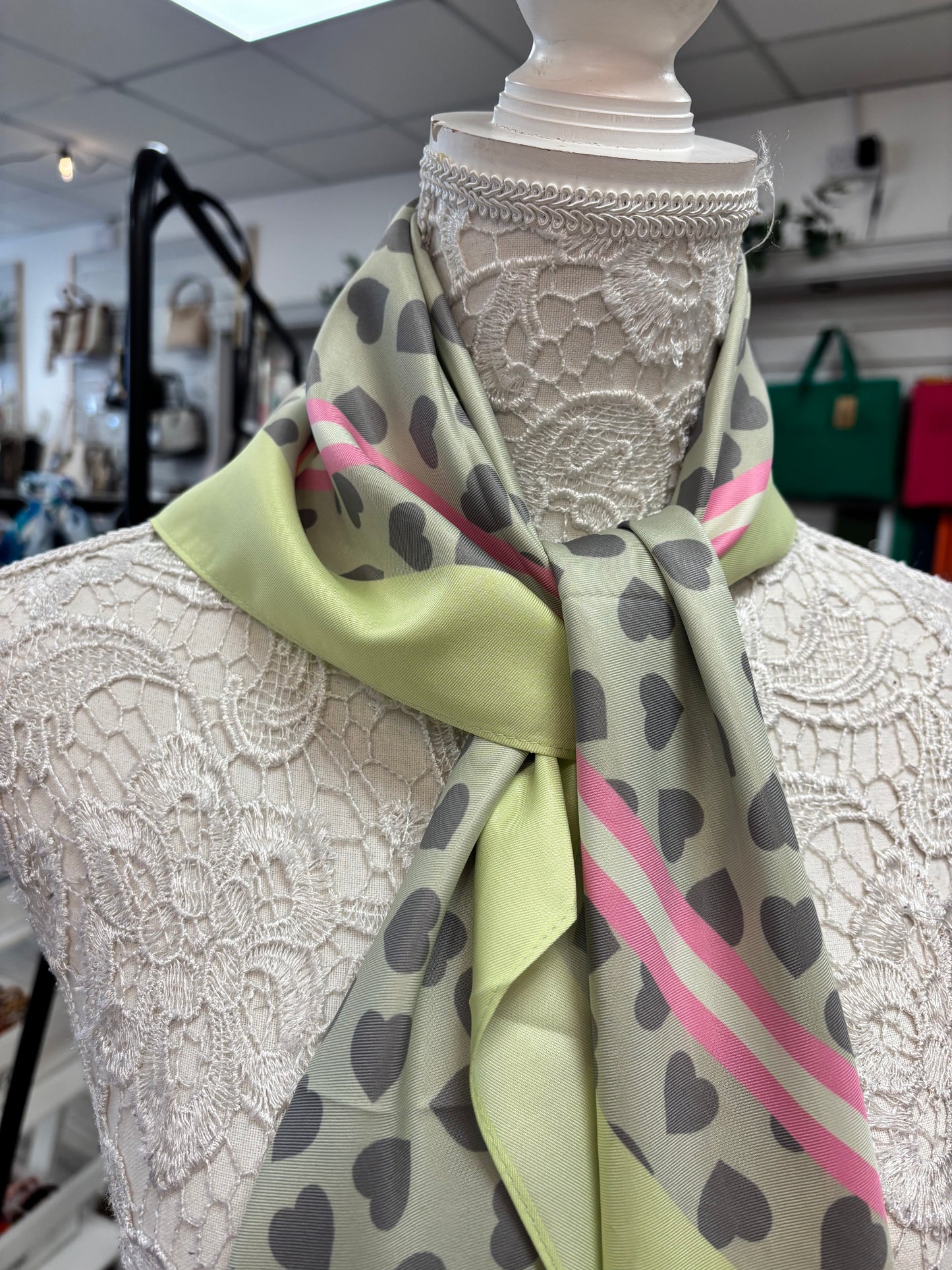 Tina neck scarf